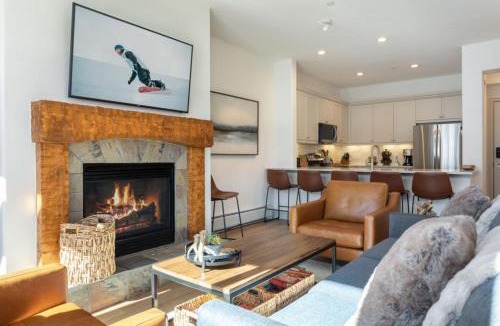 Avon House | Lodge at Brookside 202 2BR Pool Walk to Bus