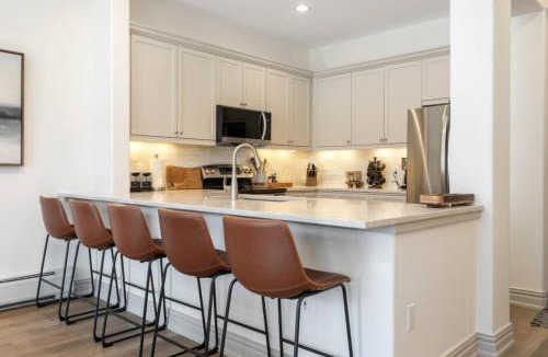 Avon House | Lodge at Brookside 202 2BR Pool Walk to Bus