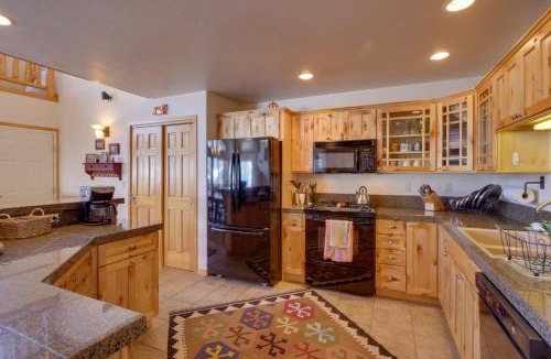 Old Town House | Slopeside Sanctuary - Penthouse < 1 Mi to Lifts!