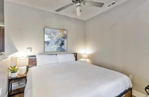 Downtown Salt Lake City Apartment | 1 min Delta - Salt Palace - King Bed - Gym - Parking