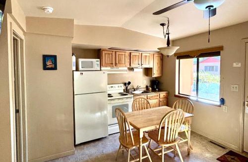 Manitou Springs Cabin | Town-N-Country Cottages