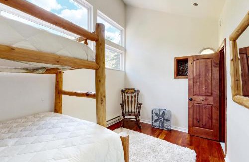 Vail Apartment | Pitkin Creek Park 3