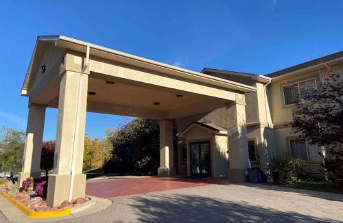 New Castle Hotel | Wingate by Wyndham New Castle - Glenwood Springs