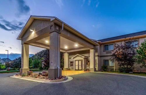 New Castle Hotel | Wingate by Wyndham New Castle - Glenwood Springs