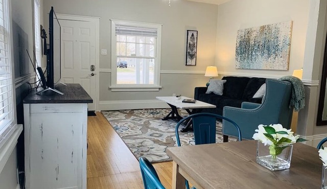 Stunning Bungalow Next to Unc - Free Cruiser Bikes!
