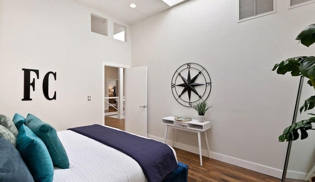 The Penthouse Loft in the Heart of Old Town!