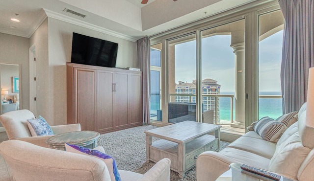 Pensacola Beach Penthouse w/View + Pool Access!