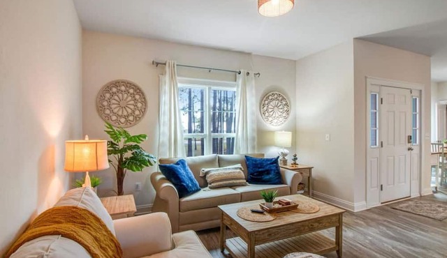 New Listing /Private /Comfy /EZ Walk to Beach