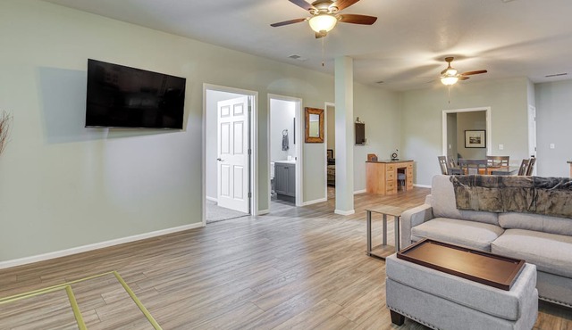 Pet-friendly Downtown Fulton Apt w/Smart TV! in Fulton