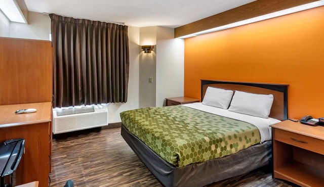 Econo Lodge North Academy