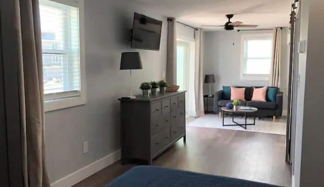 NEW lovely studio apartment with onsite parking! in Annapolis