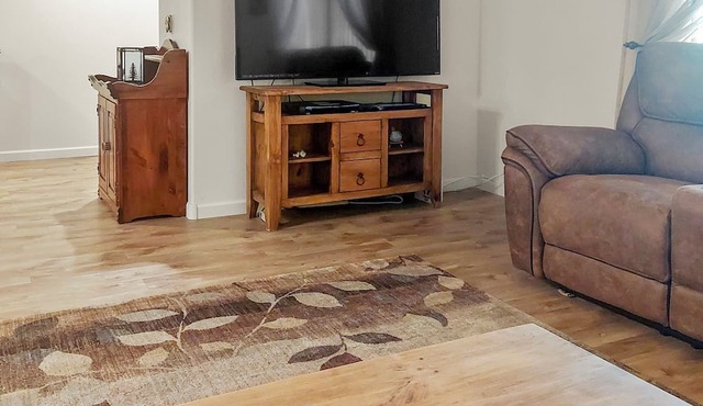 Hermosa Haven Pets Garage Desk