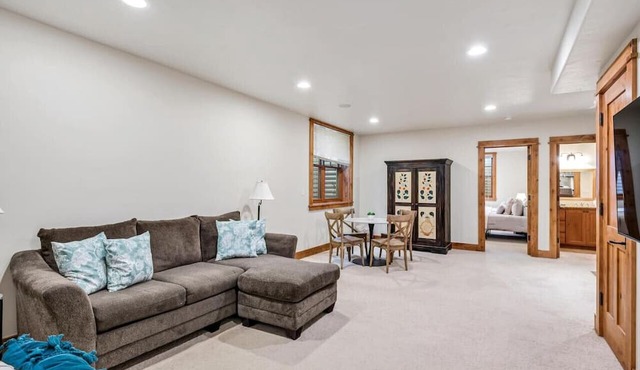 Cozy Spacious Mountain Home Close To Everything