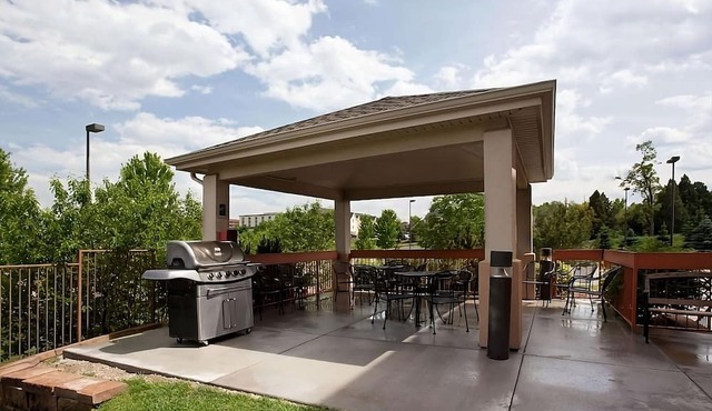 Your Home Away From Home! Pet-Friendly Stay with Kitchenette!