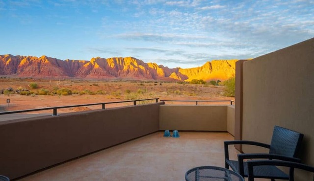 Modern Desert Dwelling W/Garage