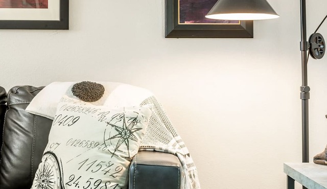 ❂ Amazing Townhouse! 2 BR, 1.5BA, Sleeps 5 w/AC! ❂