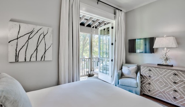 Blue Heron Cottage & Carriage House— Luxurious beachy elegance at its best in Rosemary Beach