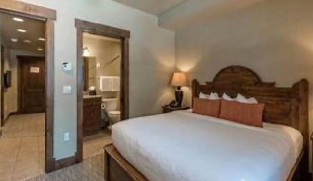 Luxury Ski In/Out Condo at Grand Lodge Peak 7- Hot Tubs, Spa, Restaurant, Pool