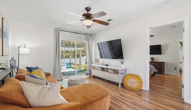 Blue Angles Flyover, 7 Miles to Perdido Key, Pet Friendly! in Pensacola