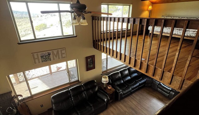 Beautiful Mountain Getaway with Stunning Views and minutes from ski resort