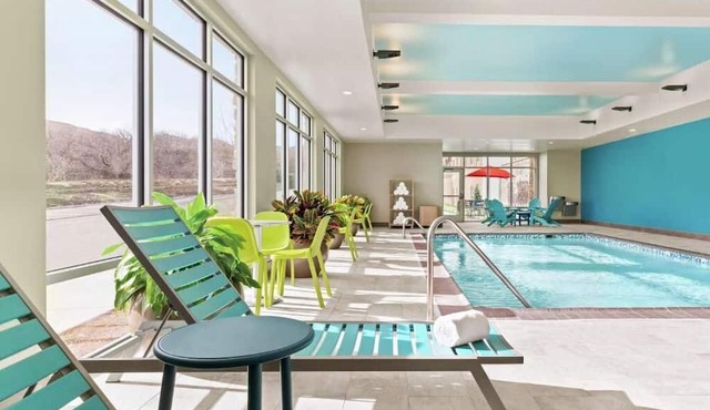Unwind and Indulge In Our Oasis! Indoor Swimming Pool, Pets Allowed!