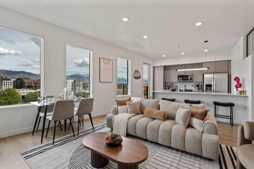 Stylish SLC Getaway 2-Bed 2-Bath with Balcony