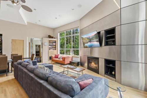 Moonstone Modern by Great Western Lodging