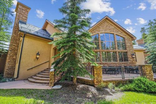 Experience luxury at Gold King Retreat, a large home in Breckenridge with a private hot tub
