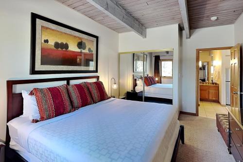 Timberline Condominiums 1 Bedroom Deluxe Unit B1B