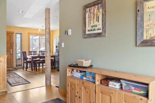 Cozy 2BR with Great Views Near Trails