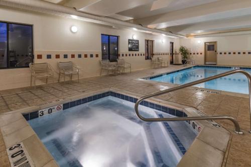 Hampton Inn Point 